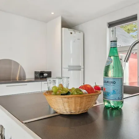 Jerg - 1km From The Sea By Interhome *